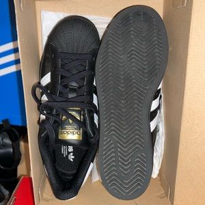 Adidas / 4.5 / Black w/ White Stripes